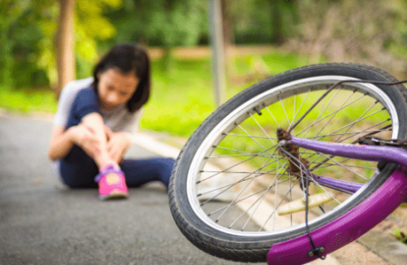 על פיצוי כפול לילדה שנפלה מהאופניים- כתבה בישראל היום